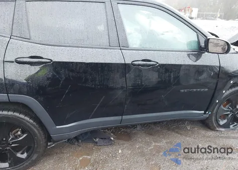 2019 Jeep Compass Altitude 4X4 z USA, uszkodzony, nr VIN 3C4NJDBB1KT601609